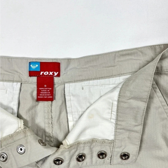 Y2K Roxy Mini Skirt - Picture 7 of 7